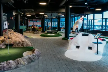 Minigolfbaner med forskjellige temaer på Vestkanten Storsenter