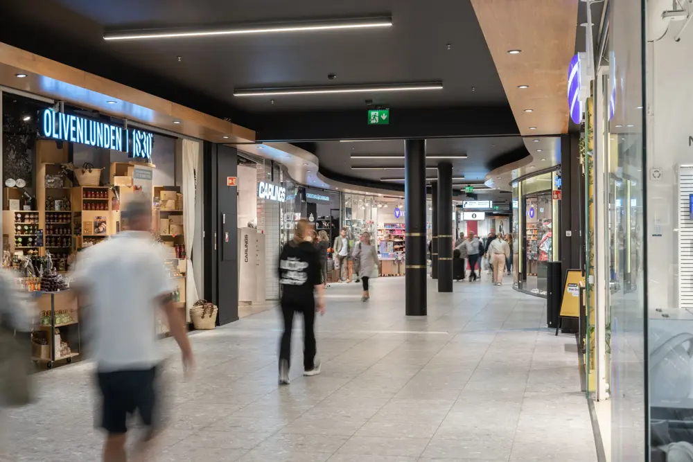 Bildet viser kjøpesenteret Ski Storsenter og et utvalg av butikkene.