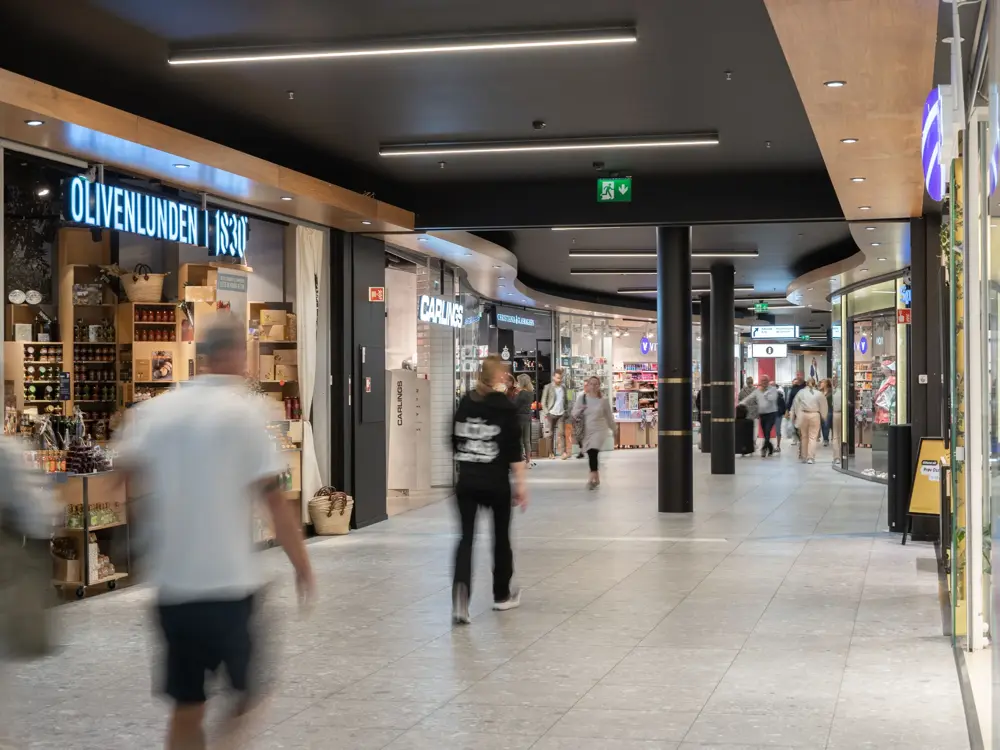 Bildet viser kjøpesenteret Ski Storsenter og et utvalg av butikkene.