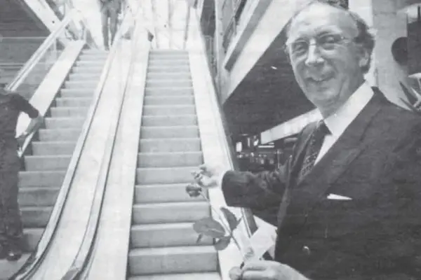 styreleder Anton O. Dale under åpning av Moa Butikksenter