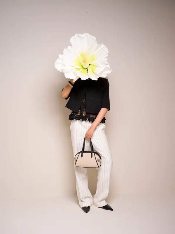 Hvit dressbukse 4 Women 4900 Topp HM 499 Hatt HM 299 Veske Zara 399 Jakke Zara 999-5