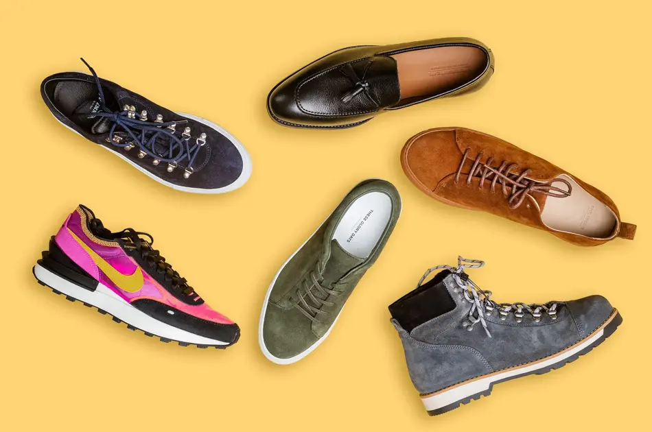 Sko på gul bakgrunn