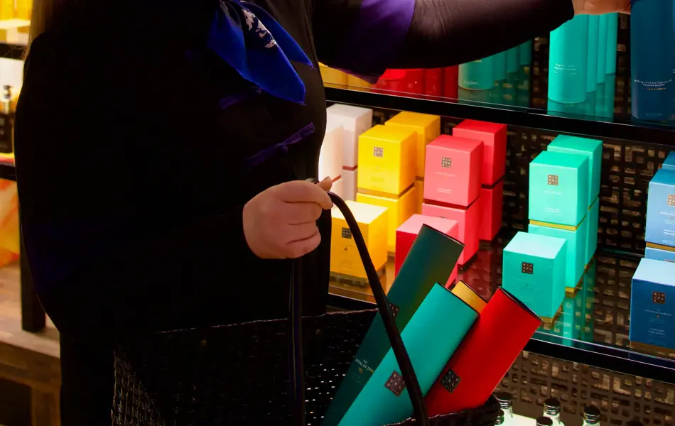 en på Rituals som setter fram varer