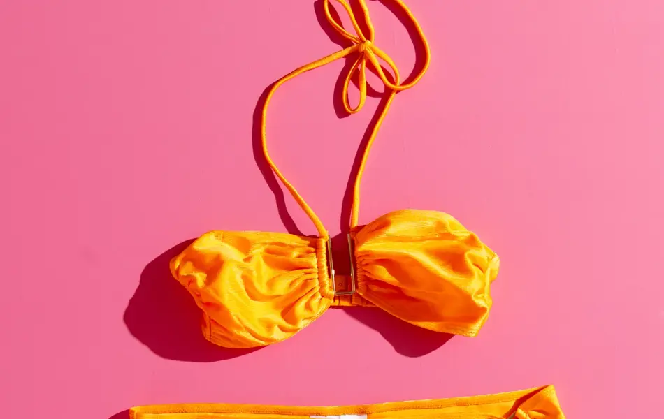 Badetøy i knalle farger til alle kropper sommeren 2022