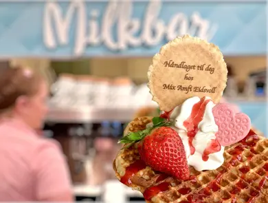 Vaffel med is og jordbær