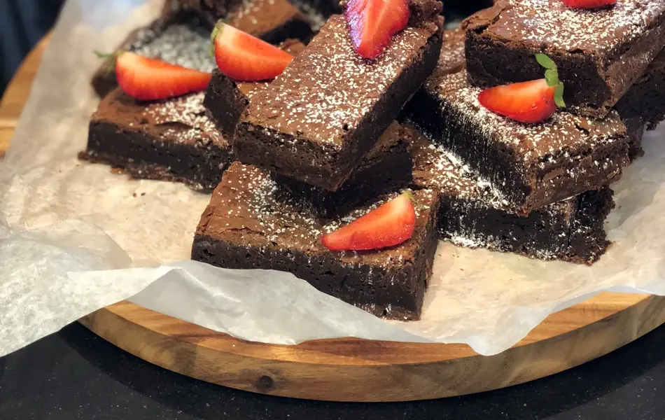 Brownies med jordbær og melis