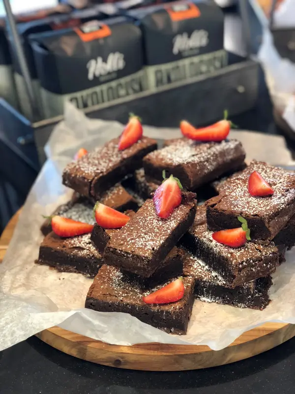 Brownies med jordbær og melis