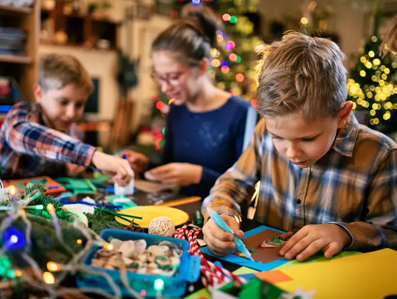 Family making Christmas cards together at home.
Nikon D850.