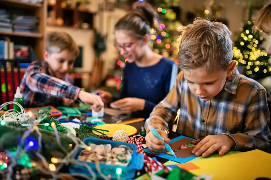 Family making Christmas cards together at home.
Nikon D850.