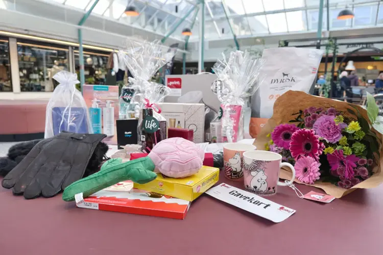 Adapt this photo so it looks like its a little brighter but in a natural way