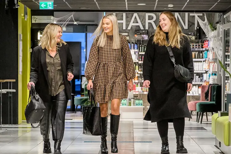 Sett prikken over i-en med det fineste tilbehøret til juleantrekket. Med det rette tilbehøret går du fra hverdagsfin til festfin på et blunk. 