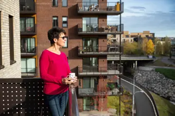 Ser på utsikten fra balkongen