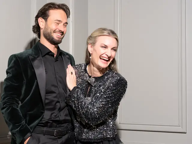 Mann og dame i festklær