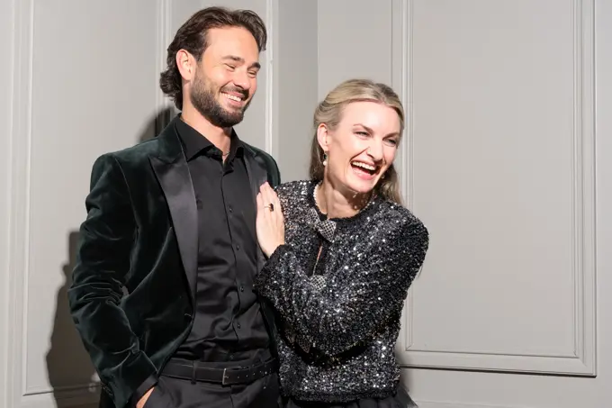 Mann og dame i festklær