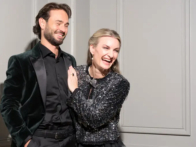 Mann og dame i festklær