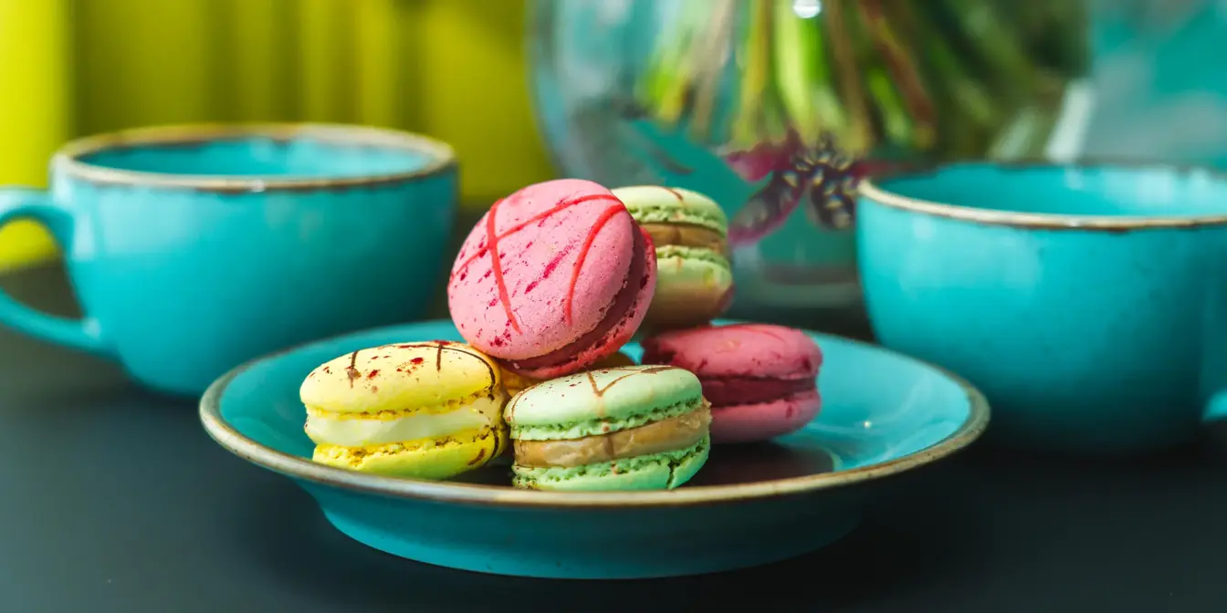 tapet-kopp-kaffe-makroner