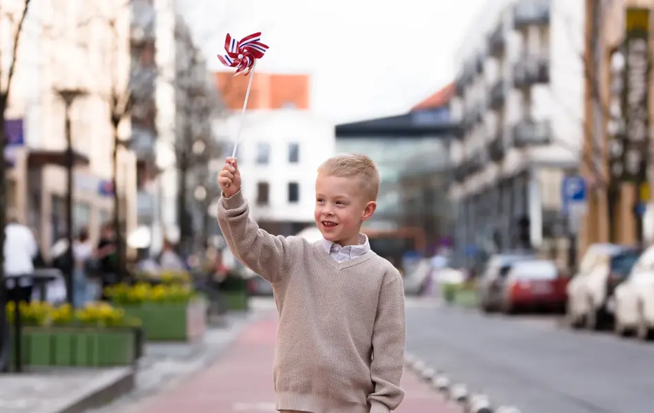Barnemote 17 mai - inspirerende antrekk til gutt og jente på 17 mai