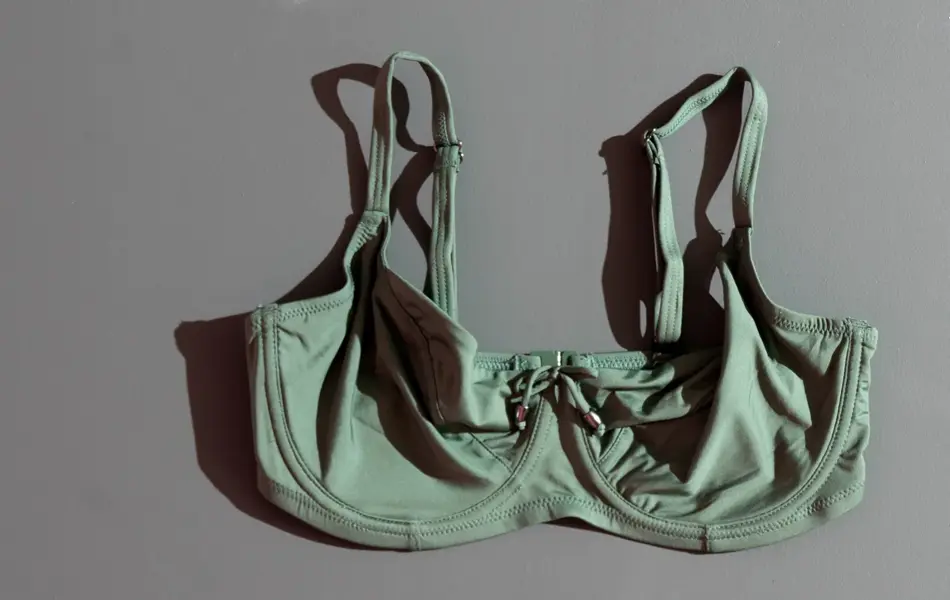 Badetøy i knalle farger til alle kropper sommeren 2022