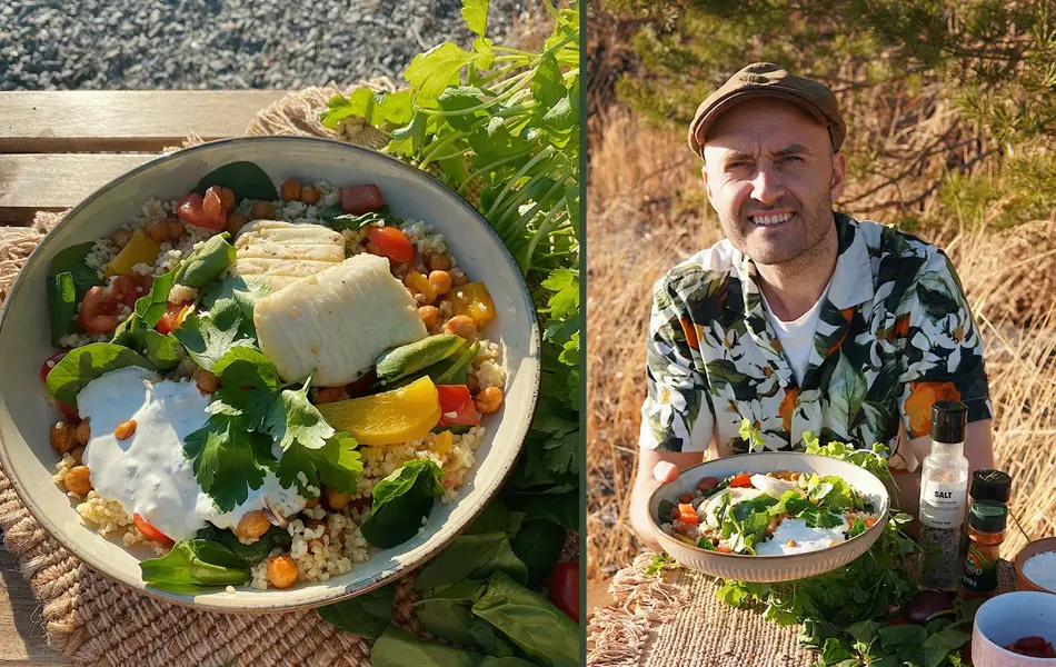 Skål med ferdig grillet hallomisalat og Steffen Johansen holder frem skål