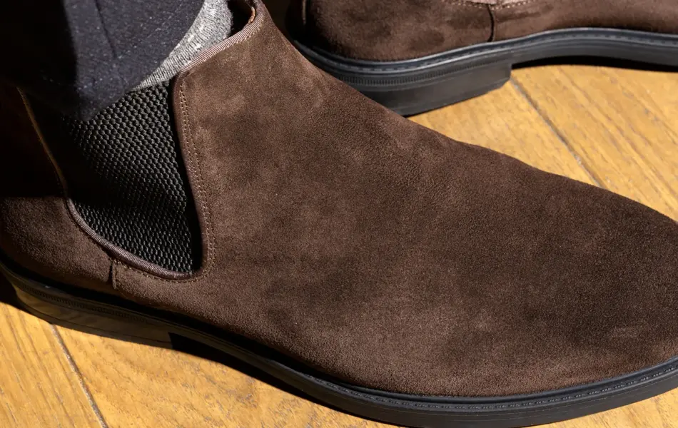 Semsket brune chelsea boots fra Stockholm Design Group, Eurosko.