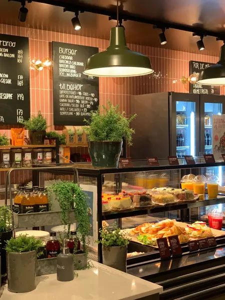 matutvalg hos jordbærpikene