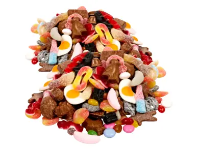 Utvalg av smågodt med sjokolade og gelégodteri.