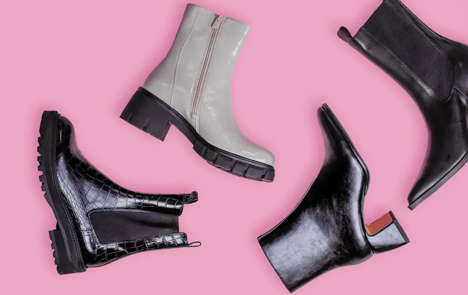 Sko på gul bakgrunn