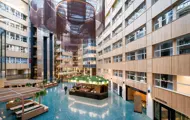 Oversiktsbilde over resepsjonen i Vika Atrium.