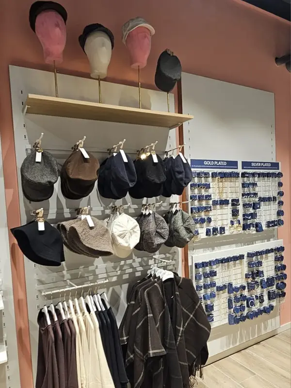 Varer på utstilling i butikken Accessorize