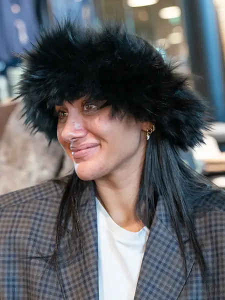 Pels produkter og lange jakker hos Freyja