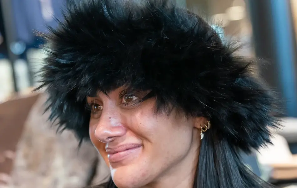 Pels produkter og lange jakker hos Freyja