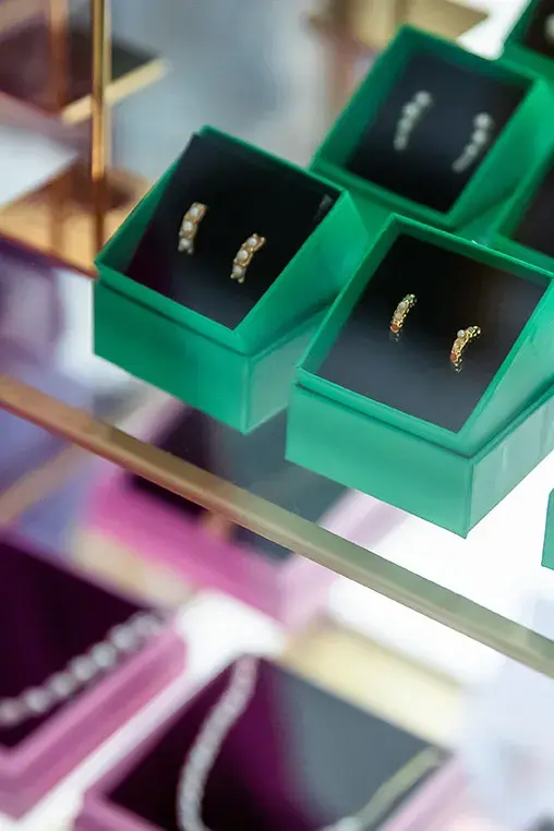 Øredobber i grønn eske