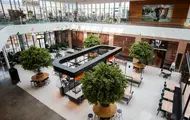 Bildet viser kjøpesenteret Sollentuna Centrum og et utvalg av butikkene på senteret.