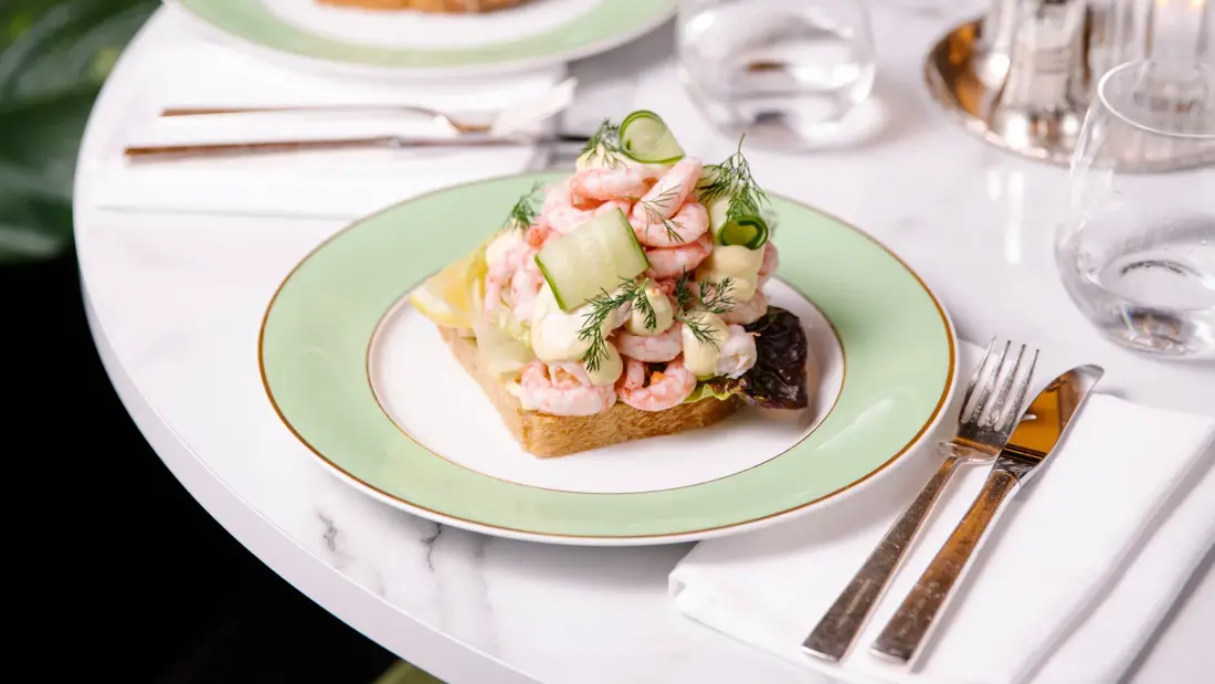 Vinterhagen, rekesmørbrød, røkt laksesmørbrød, smørbrød med potet og posjert egg