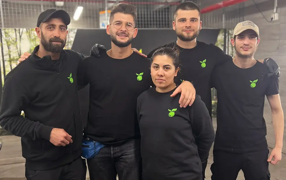 En gjeng som smiler til kameraet