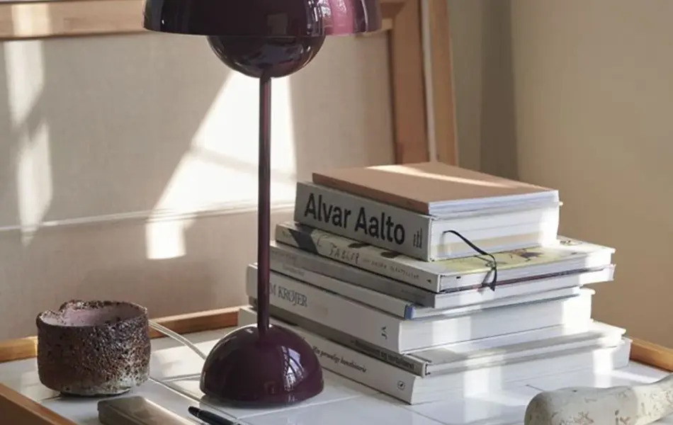 Bordlampe i mørk rød