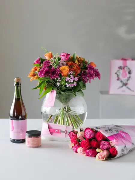 Rosa sløye produkter fra Mester Grønn, blosmterbuketter, pose og lakris