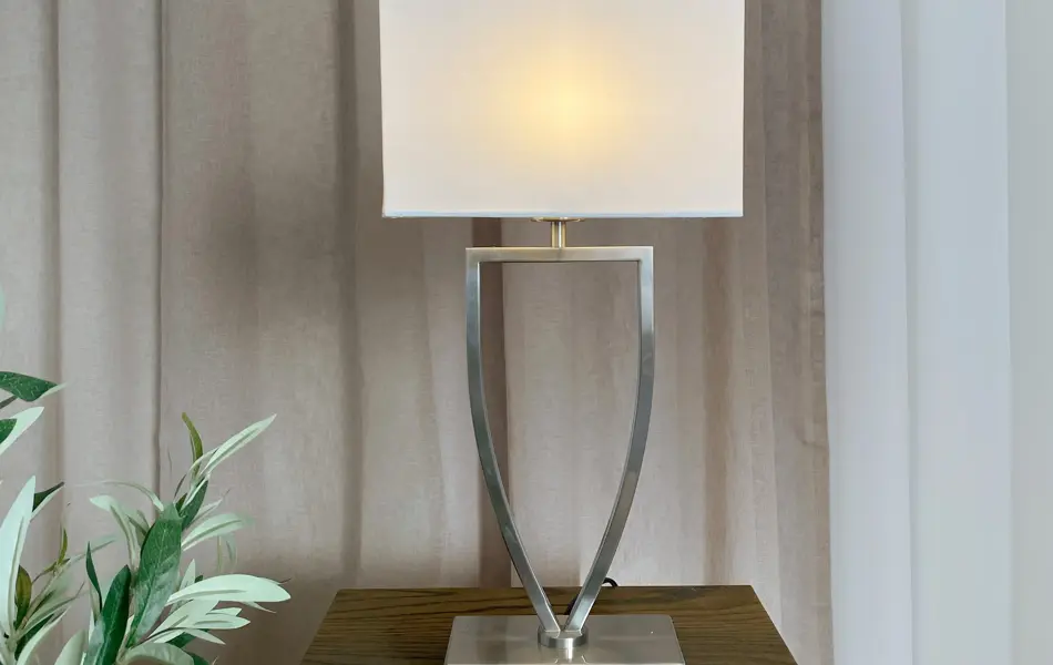 skovholt_aluna_bordlampe_borstet_staal_2