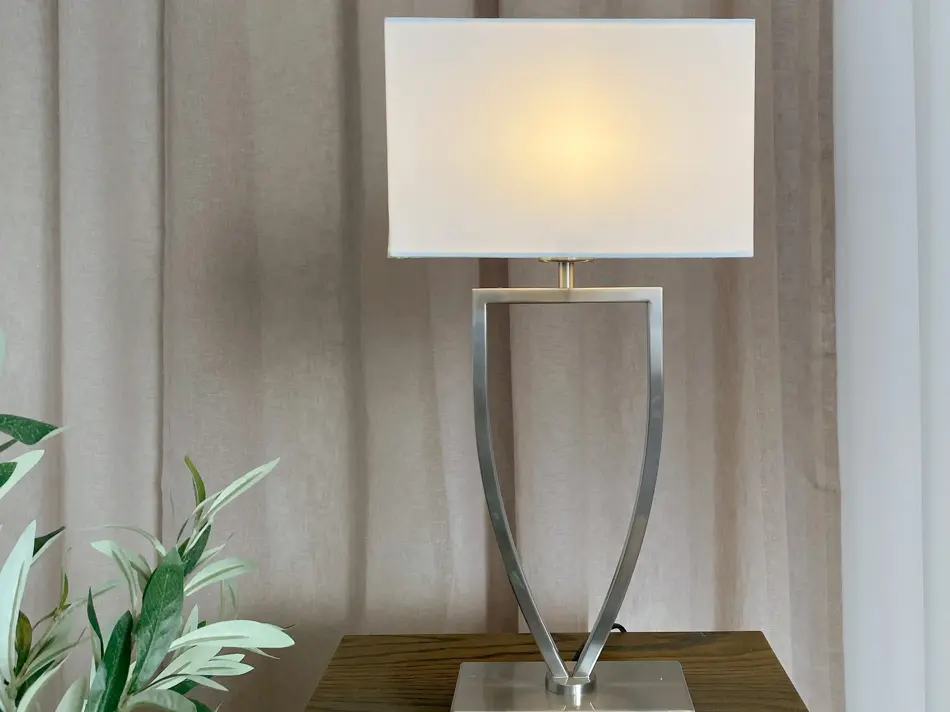 skovholt_aluna_bordlampe_borstet_staal_2