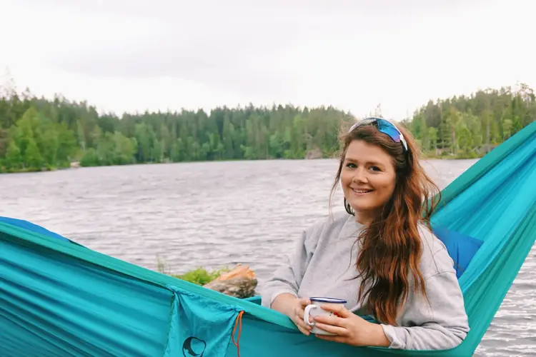 I 2020 ble Pia bitt av hengekøye-basillen, og har siden overnattet ute over 20 ganger. Foto: Anna Johansen