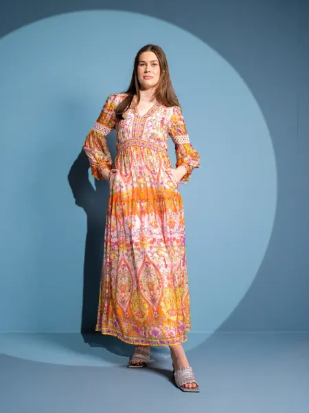 Kjoler mai festligheter og bryllup