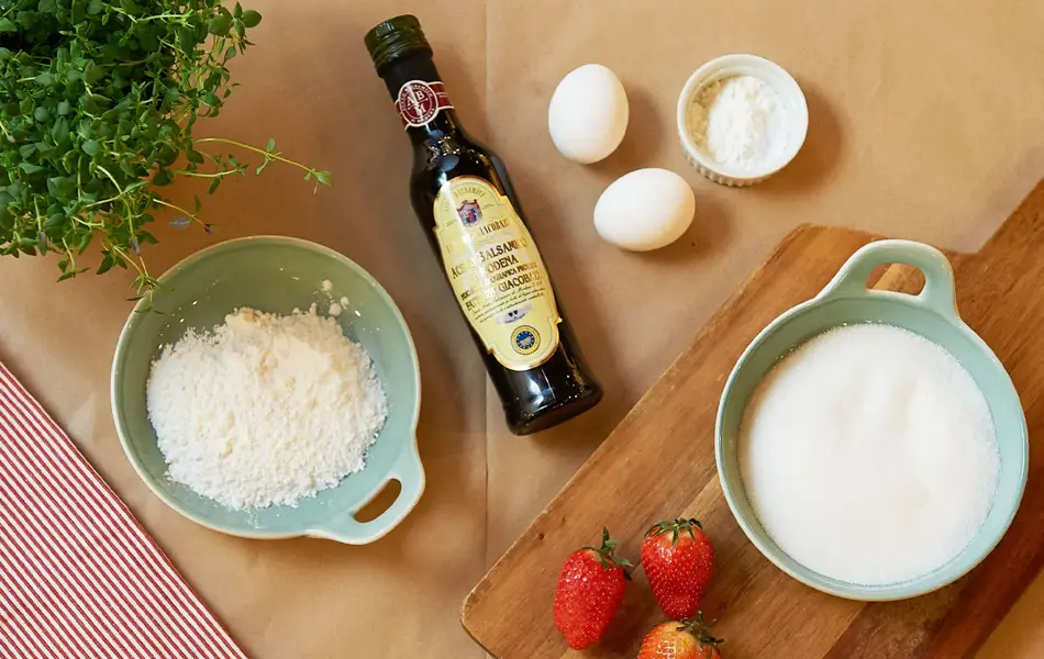 Ingredienser til marengs på et bord