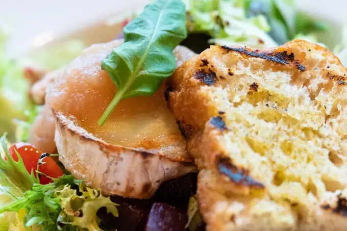 Saporito chevre salat