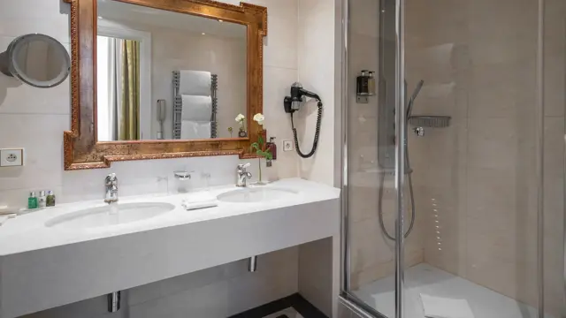 Stanhope_Hotel_Family_Bathroom