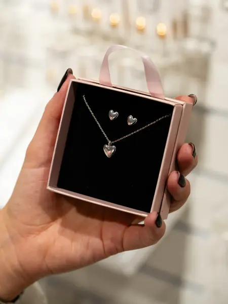 Glitter sett hjerte øredobber og halskjede kr 199-1