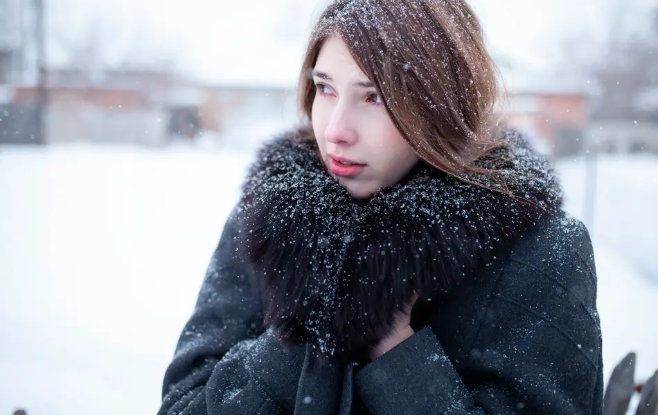 2025-10-22_vinterens_mote_til_dame_fuskepels1_3.2