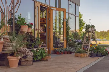 Bilde av inngangen til en blomsterbutikk i Heggedal