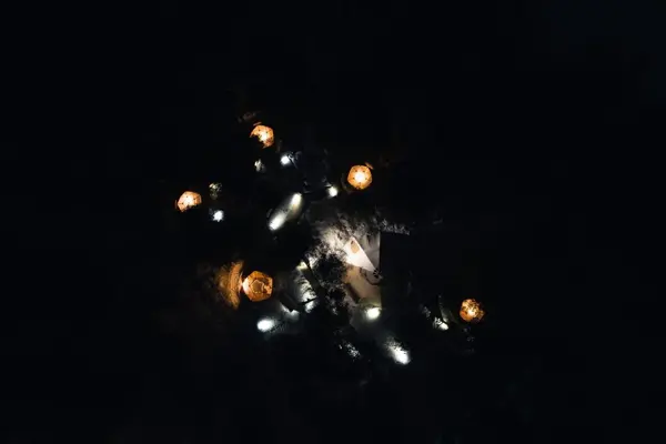 Lamper i vintermørke hos Glød Explorer