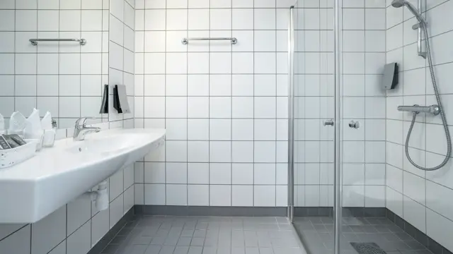 Thon_Hotel_Halden_Superior_Room_Bad