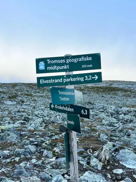 Tromsøs geografiskemidtpunkt.jpg